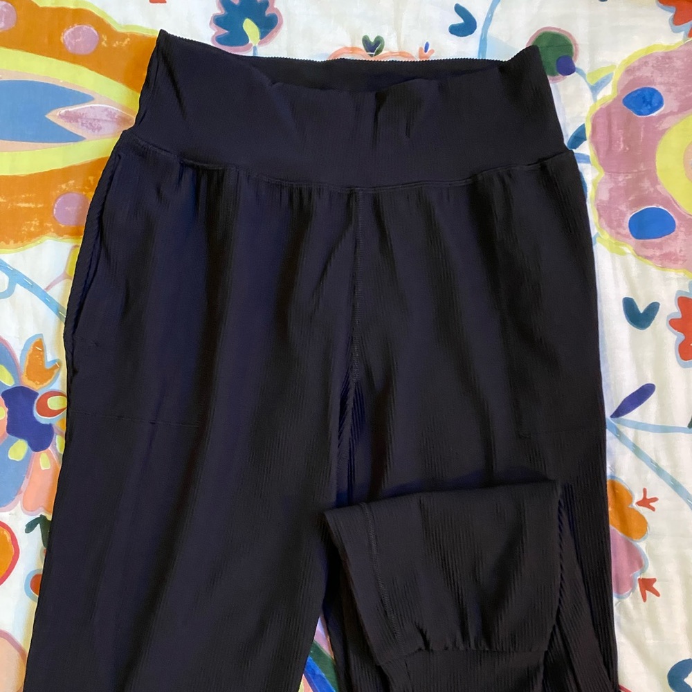 Salutation Cropped Ribbed Jogger